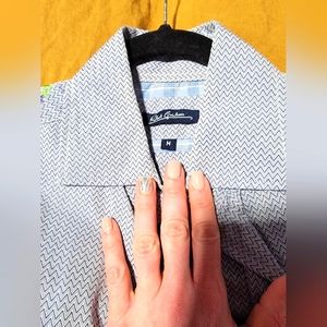 Robert Graham button down Chevron print men's dress shirt, size medium, EUC